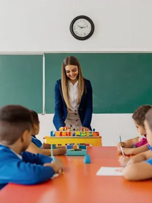 Qual é a chave para envolver os alunos com planos de aula dinâmicos?